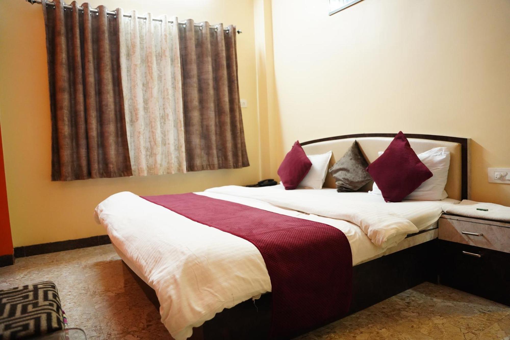Hotel Mahishmati Palace Maheshwar Buitenkant foto